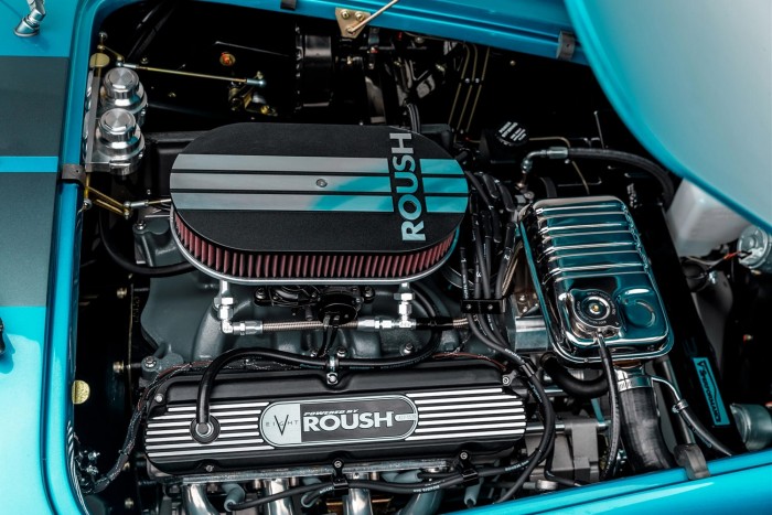 A modern Cobra ára 25 millió, plusz a motor 6