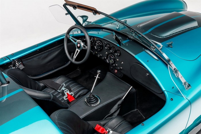 A modern Cobra ára 25 millió, plusz a motor 7