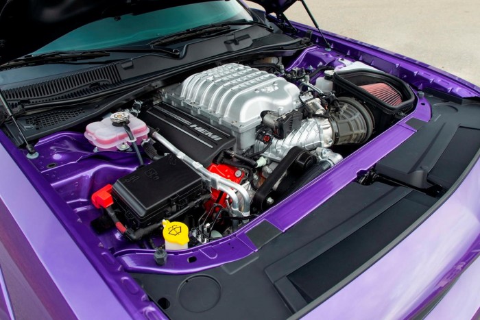 Még senki nem kergette meg a lila Demont 6