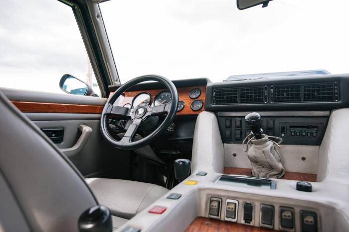 A Lamborghini LM002 az autók Rambója 7