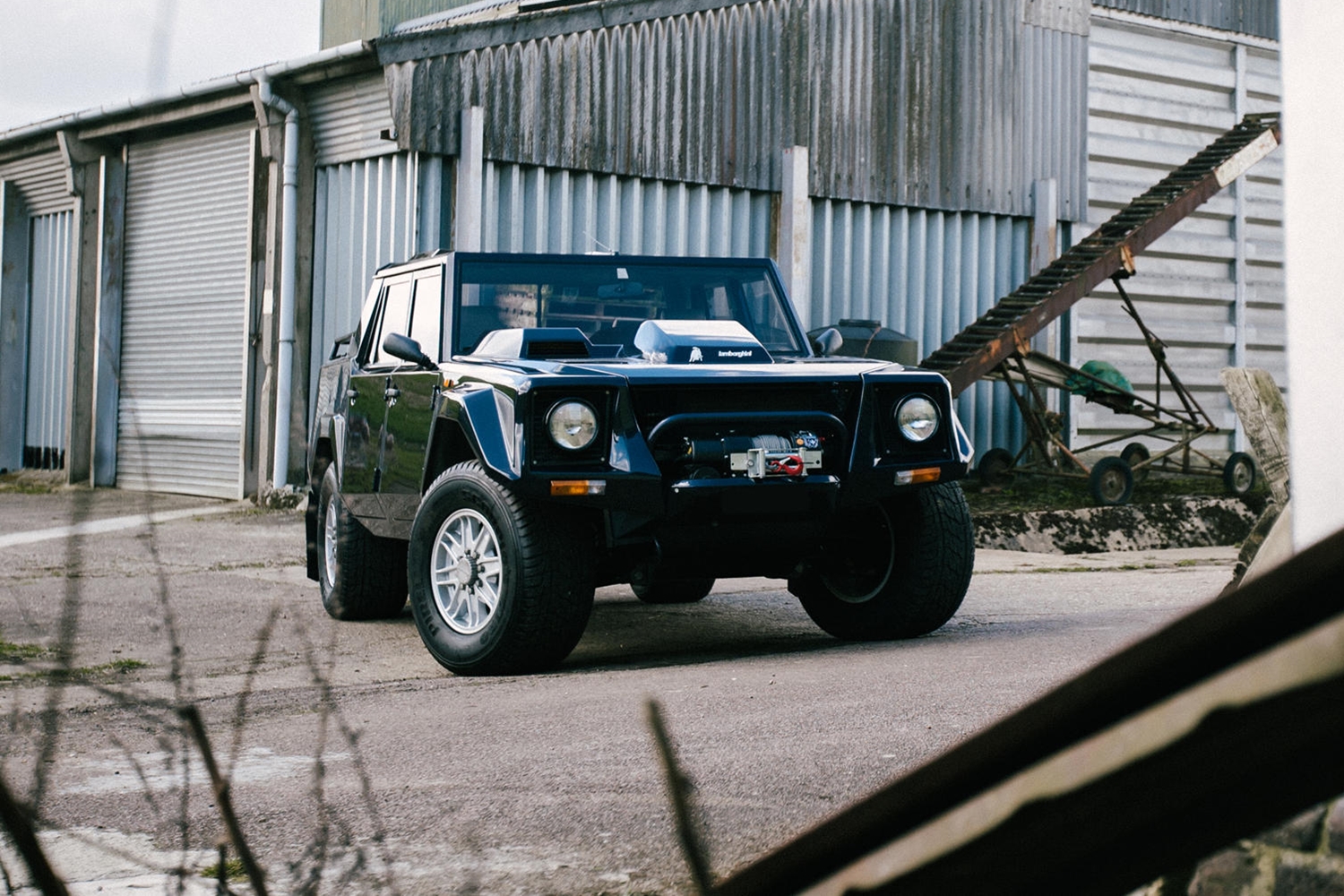 A Lamborghini LM002 az autók Rambója 4