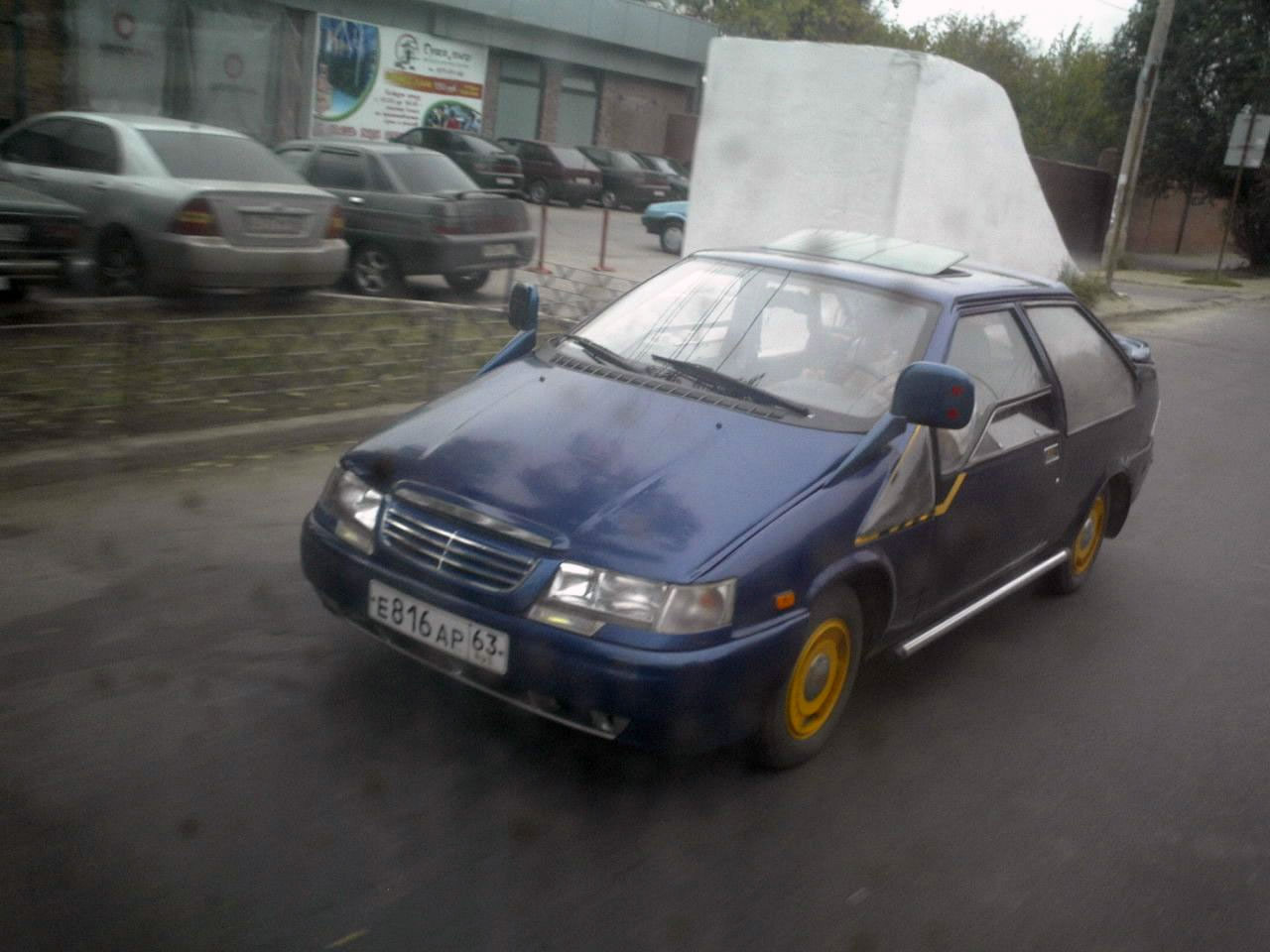 Egyedi Ladát faragott magának egy ablakimádó orosz autós 2