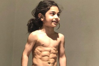 Ronaldóéval vetekszik a hatéves kisfiú hasizma