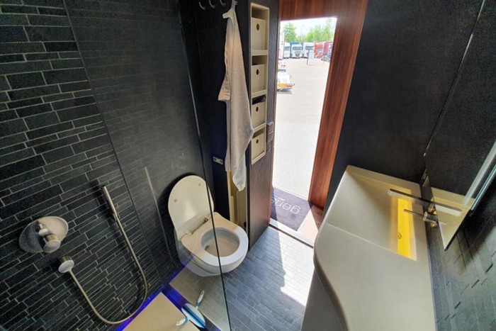 Három hálószobás, guruló lakást csináltak ebből a Scaniából 7 | Vezess Három hálószobás, guruló lakást csináltak ebből a Scaniából 7