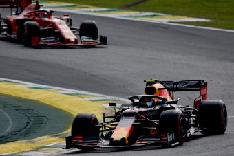 F1: Albon lenyomta Leclerc-t