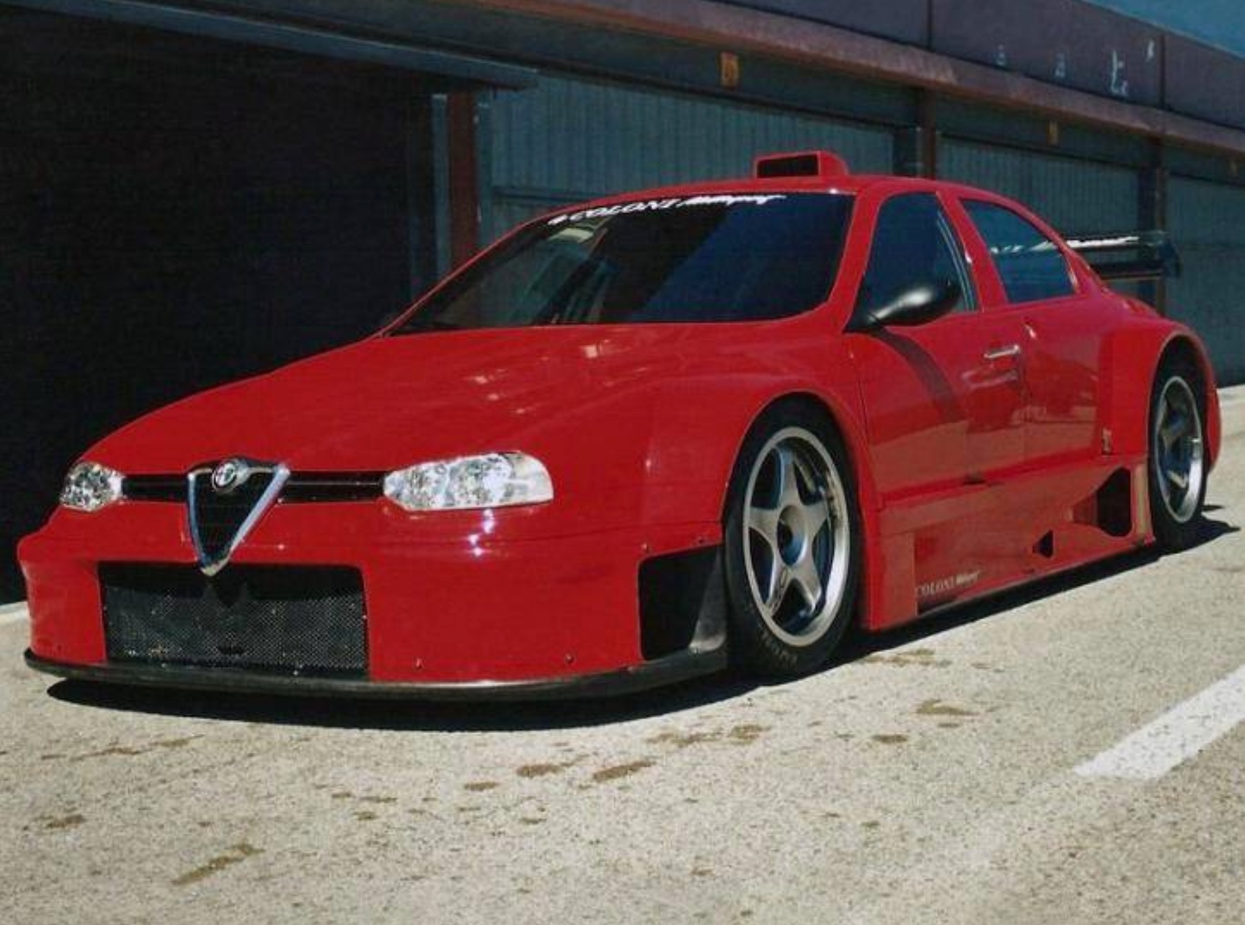 Meglepően durva technika rejlik ebben az Alfa Romeóban 2