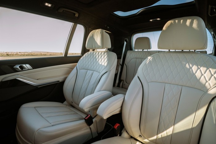 Emeletes luxusvilla, 620 lóerővel 7 | Vezess Emeletes luxusvilla, 620 lóerővel 7