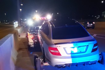 308-cal szaladt bele a traffipaxba apuci Mercijével