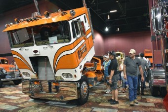 Hamarosan bárki meglesheti az amerikai antik teherautókat