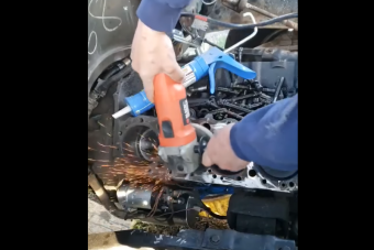 Ez a kendács hengerfejsíkolás még viccnek is durva