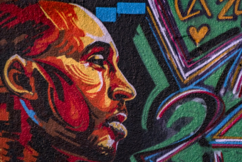 Több mint 63 millióért vették meg Kobe Bryant emléktárgyait