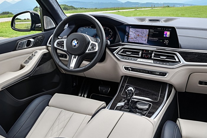 Itt a V8-as X7 azoknak, akik szeretnek tankolni 7