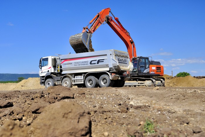 Magyar bányában nyúzzák a DAF új dömperét 2 | Vezess Magyar bányában nyúzzák a DAF új dömperét 2