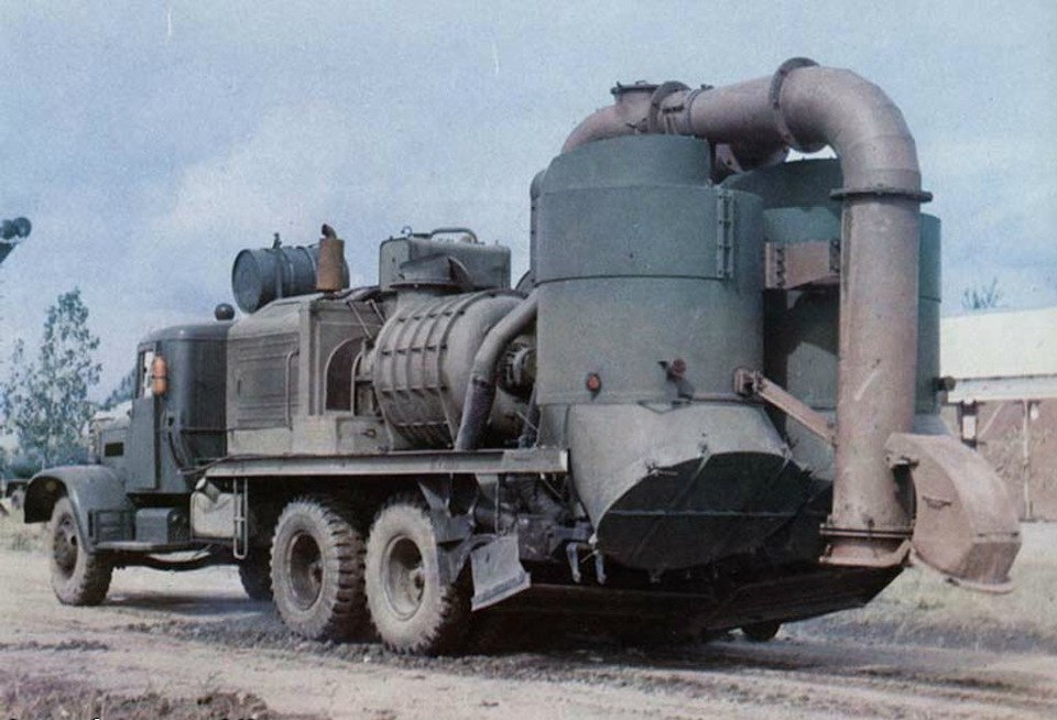 Ez a teherautónyi porszívó takarította a radioaktív port Csernobil utcáin 1