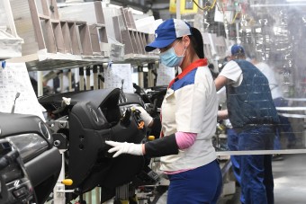 Rááll a hibridekre az esztergomi Suzuki