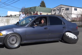 Ezek a srácok addig tuningolták a Hondát, hogy már otthonról se tudnak elindulni vele