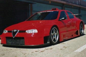 Meglepően durva technika rejlik ebben az Alfa Romeóban