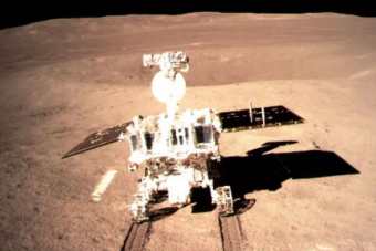 A kínaiak már 500 napja vizsgálják a Hold sötét oldalát