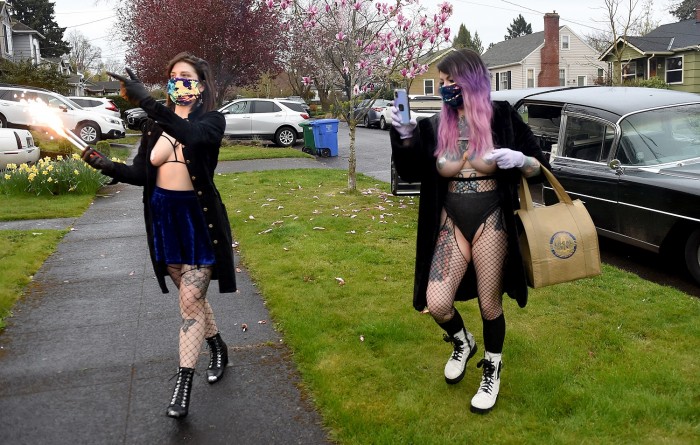 Autós sztriptízklub nyílt Amerikában – videó 1