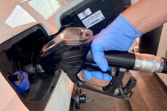Több tízforintos benzináremelés jön