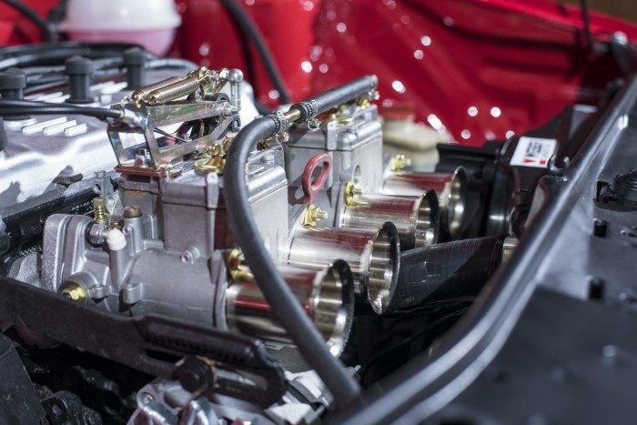 Ez lesz az eredménye, ha kivágjuk egy Mazda közepét 9