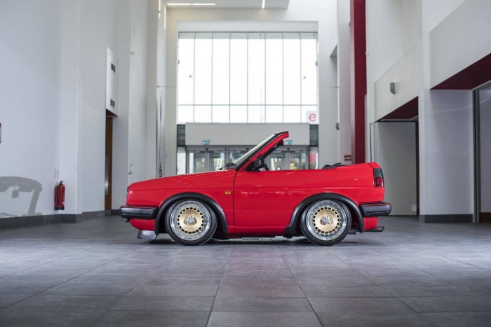 Ez lesz az eredménye, ha kivágjuk egy Mazda közepét 5