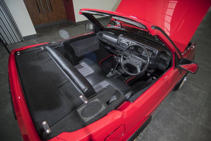 Ez lesz az eredménye, ha kivágjuk egy Mazda közepét 8