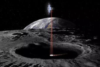 Zseblámpával keres vizet a Holdon a NASA