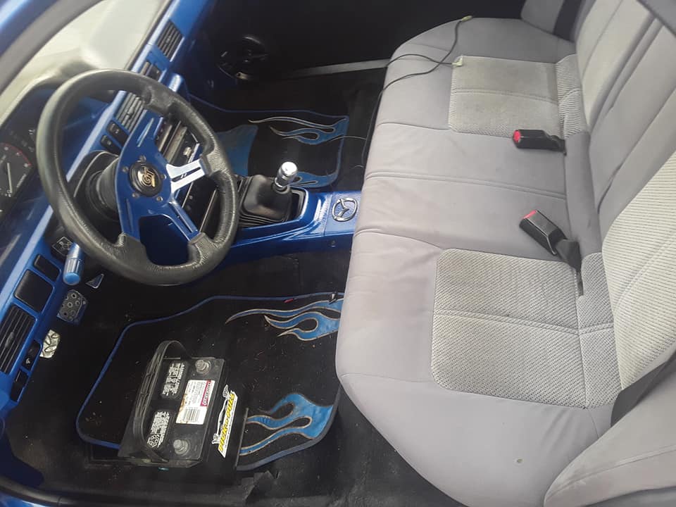 Ez lesz az eredménye, ha kivágjuk egy Mazda közepét 2