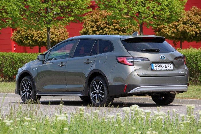 Hosszú nevű Corolla, ami kapóra jön a magyaroknak 1 Hosszú nevű Corolla, ami kapóra jön a magyaroknak 1