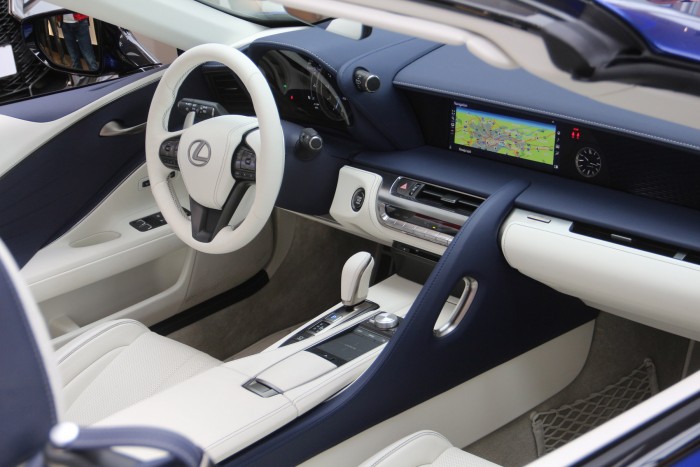 Szívómotor a csúcson: V8, 464 lóerő, 45 millió forint 1 Szívómotor a csúcson: V8, 464 lóerő, 45 millió forint 1