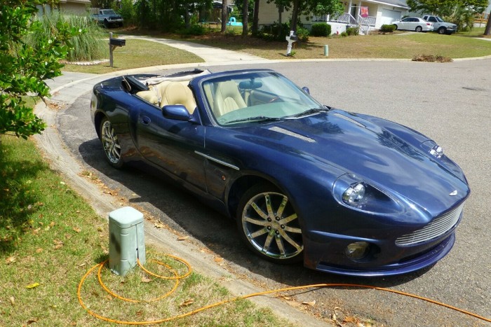 Ez a Jaguar Aston Martinná akart változni