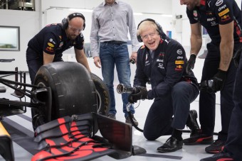 F1: A miniszterelnök menti meg a Brit Nagydíjat