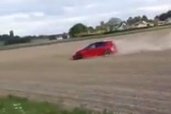 Nézz meg egy nem mindennapi rendőri üldözést és nevess hangosan