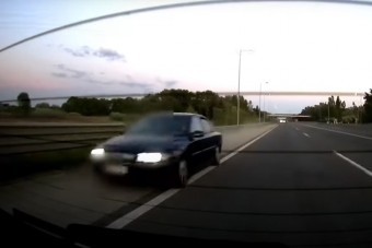 Leállósávon száguldott a tahó magyar autós