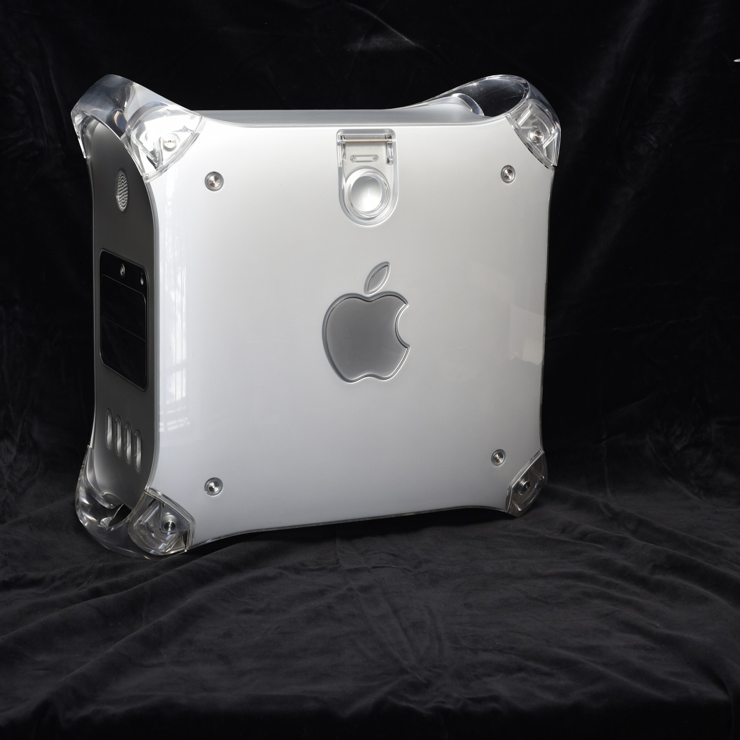 Menő koktélpulttá alakították a régi Apple PC-t 1