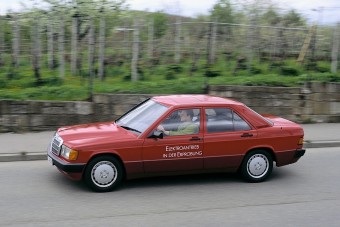 Rügen szigetét villanyozták fel az elektromos 190-es Mercik