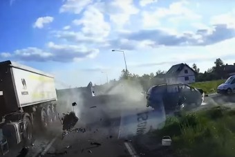 Így lehet egy másodperc alatt kikapni a motort az autóból