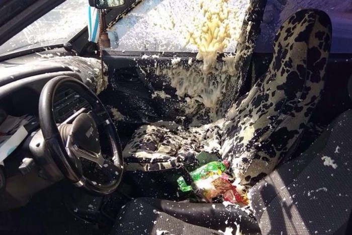 Robbanhat az autóban hagyott alkoholos kézfertőtlenítő 2 | Vezess Robbanhat az autóban hagyott alkoholos kézfertőtlenítő 2