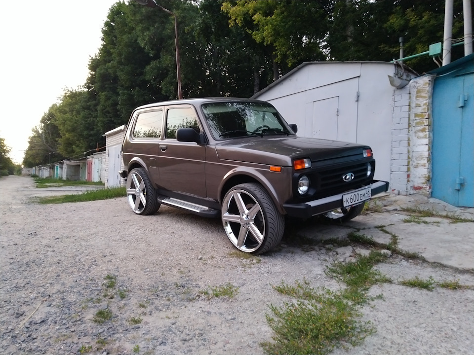 Egyre extrémebb Lada Nivákat építenek az oroszok, nem ritka a 22 colos kerék 1 | Vezess Egyre extrémebb Lada Nivákat építenek az oroszok, nem ritka a 22 colos kerék 1