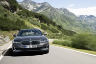 Több hibrid és több kütyü van a frissített BMW 5-ösben 36