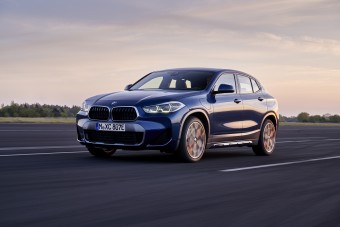 Nincs ma a konnektoros X2-nél trendibb BMW