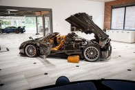 A Huayra Roadster már sokkal inkább szobor, mint autó 23