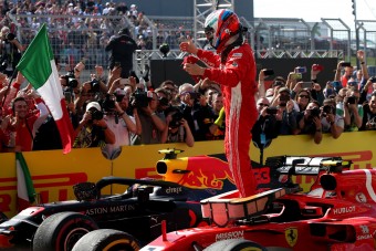 F1-es autót küldött a Ferrari Räikkönennek