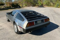 Igazi időgép a kevesebb mint 2000 km-t futott DeLorean 17