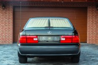 A 90-es évek luxusát adja a hosszított Lexus LS400 27