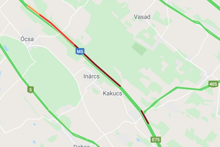 Dupla baleset, több km-es sor áll az M5-ösön