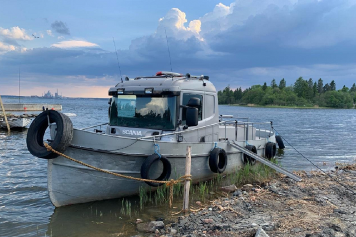 Teherautóval van közeli rokonságban ez a hajó