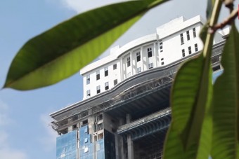 Felhőkarcoló tetejére húzták fel a Fehér Házat, de sosem készült el