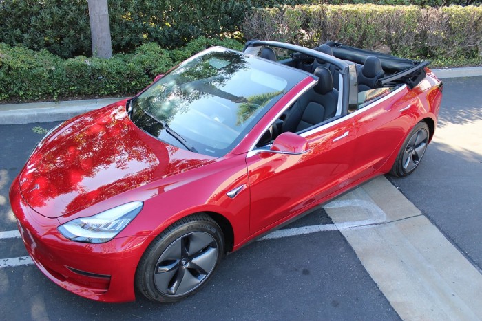 Amíg nincs Roadster, addig itt a Tesla Model 3 kabrió